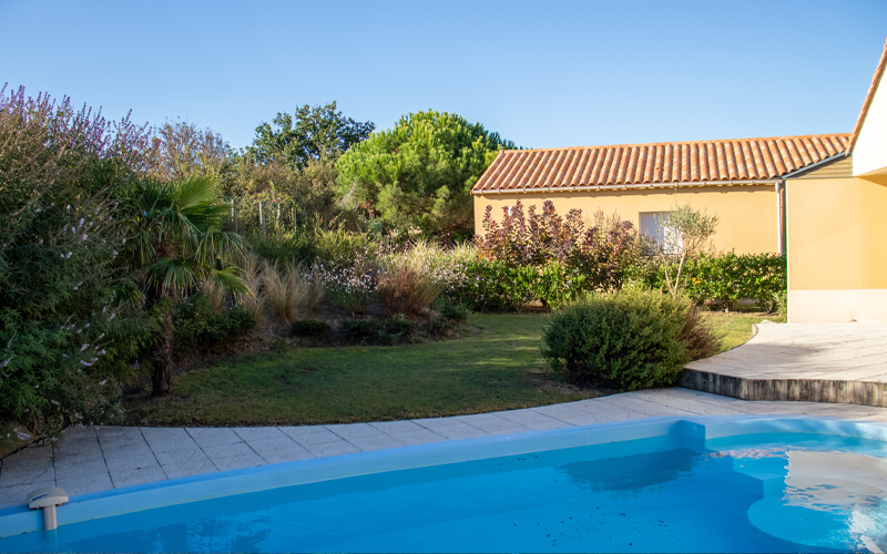 Villa-vendee - Vakantievilla in de Vendée - Les Jardins des Sables d’Olonne - Villa Acacia nr 39 tuin terras zwembad
